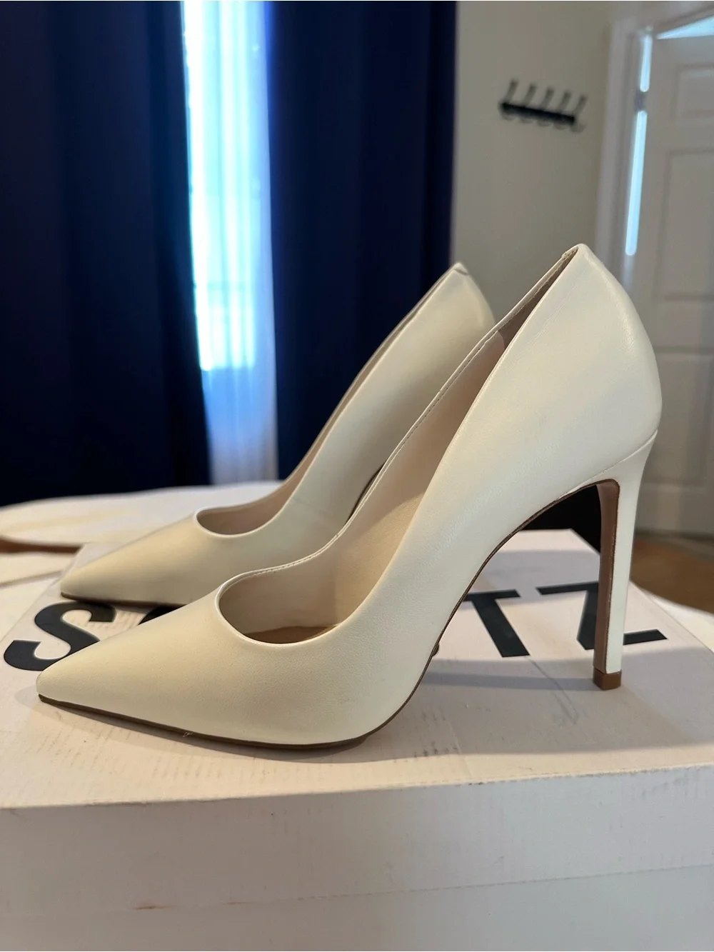 SCHUTZ LOU HIGH STILETTO WHITE PUMP